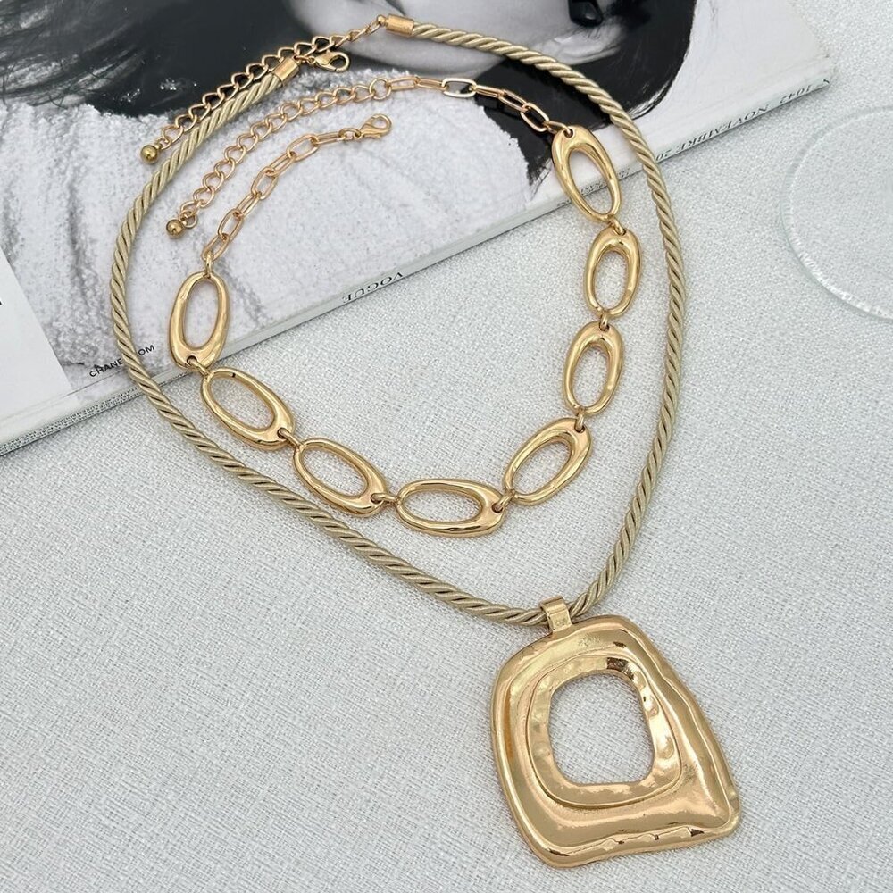 Modern Geometric Hollow Square Pendant Necklace for Women Gold C Fashion Jewelry - Picture 7 of 7